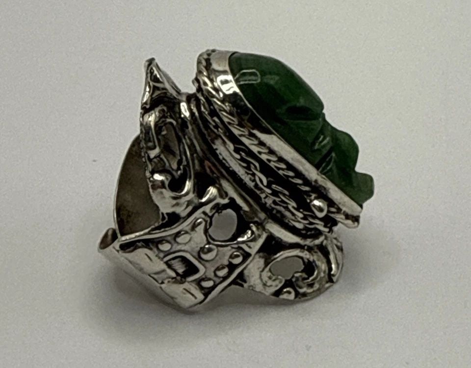 GREEN AGATE TRIABAL MASK POISION RING - ADJUSTABLE SIZING: GREEN AGATE TRIABAL MASK POISION RING - ADJUSTABLE SIZING GREEN AGATE TRIABAL MASK POISION RING - ADJUSTABLE SIZING Crafted with precision, this Green Agate Tribal Mask Poison Ring showcases a unique 