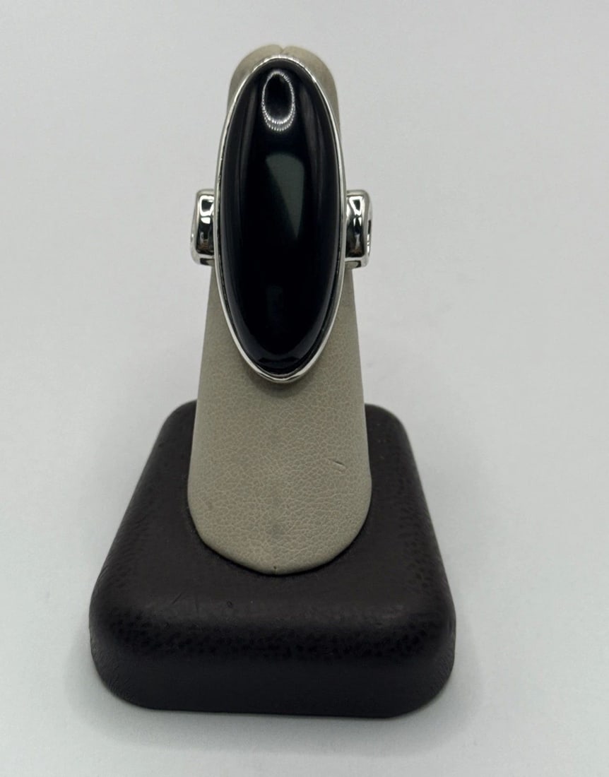 STERLING SILVER & BLACK ONYX LONG RING SIZE 7: STERLING SILVER & BLACK ONYX LONG RING SIZE 7 STERLING SILVER & BLACK ONYX LONG RING SIZE 7 Crafted with sophistication, this Sterling Silver & Black Onyx Long Ring captivates with its timeless elegan