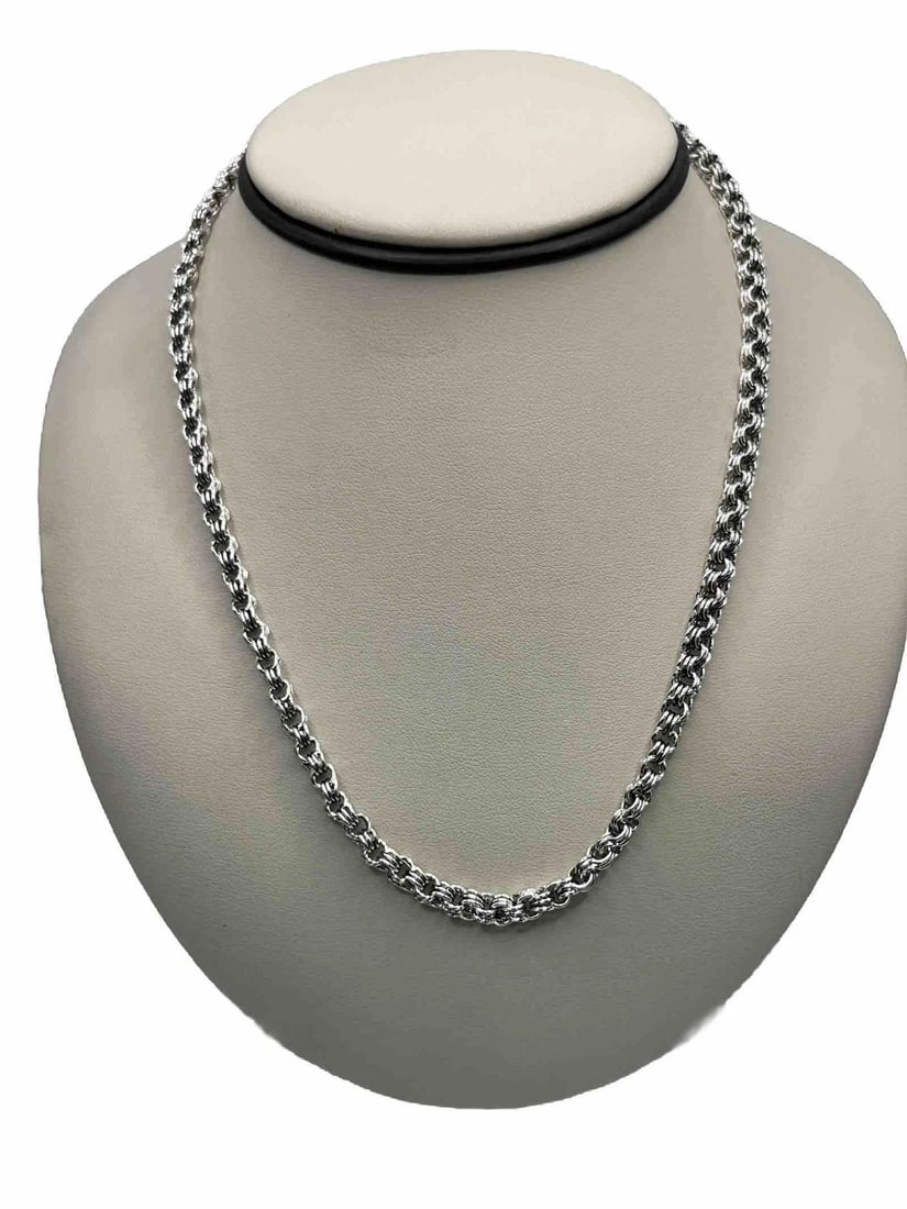 18" CIRCLE LINK STERLING SILVER NECKLACE 21.1 GRAMS: 18" CIRCLE LINK STERLING SILVER NECKLACE 21.1 GRAMS 18" CIRCLE LINK STERLING SILVER NECKLACE 21.1 GRAMS This beautiful necklace is made of sterling silver with a circle link design. It is 18 inches lo