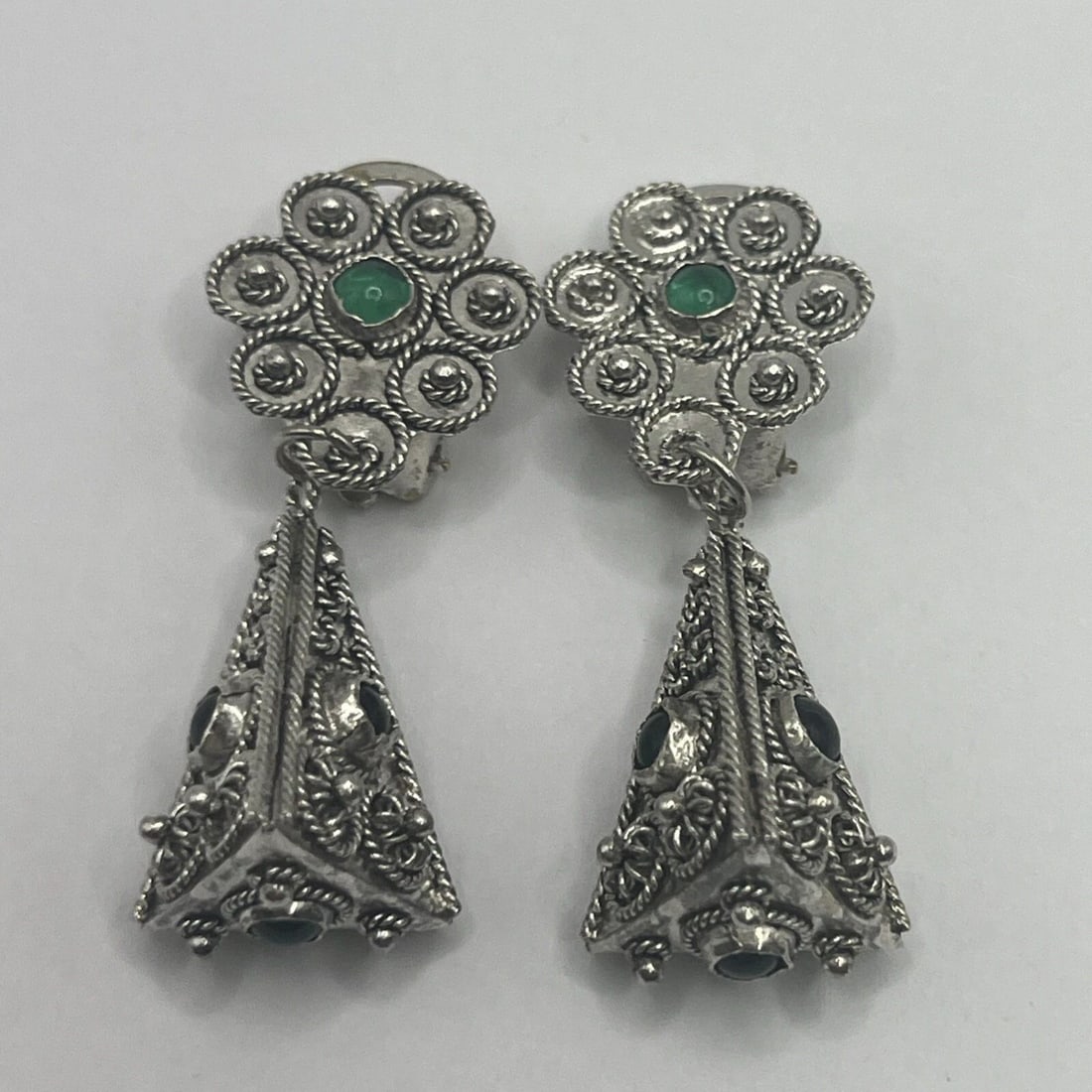 FILIGREE ISRAELI MID CENTURY CLIP EARRINGS WITH GREEN GLASS 3D ANTIQUE PYRAMID: FILIGREE ISRAELI MID CENTURY CLIP EARRINGS WITH GREEN GLASS 3D ANTIQUE PYRAMID FILIGREE ISRAELI MID CENTURY CLIP EARRINGS WITH GREEN GLASS 3D ANTIQUE PYRAMID These vintage Israeli clip earrings featur