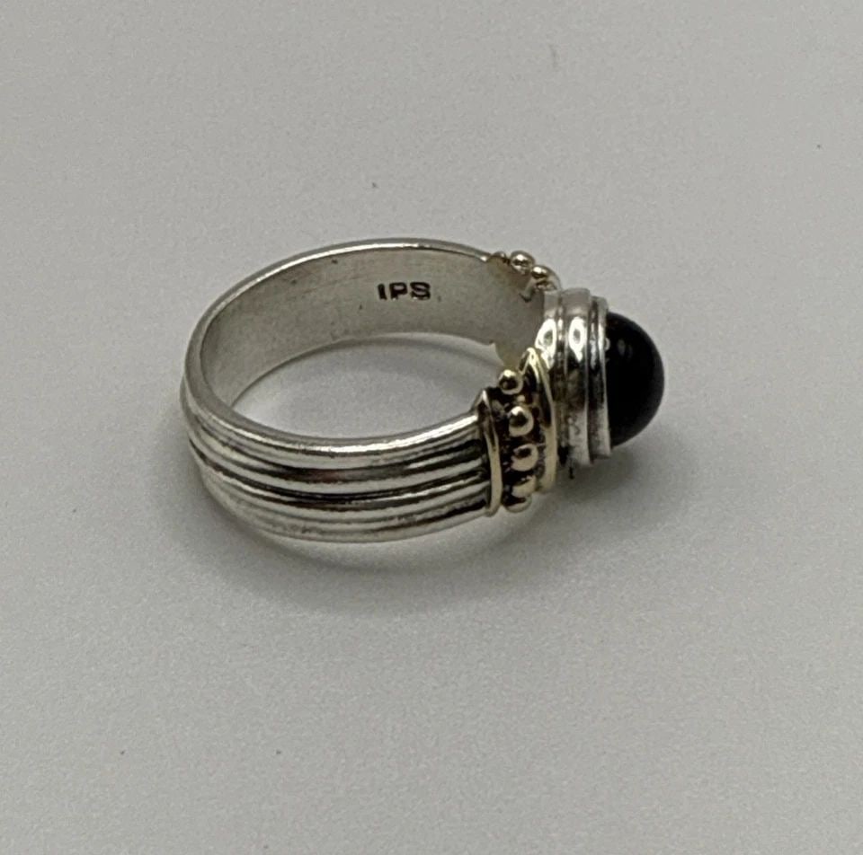 IPS STRELING SILVER & 14K YELLOW GOLD SOLITAIRE BAND RING & BLACK ONYX SIZE 6.5: IPS STRELING SILVER & 14K YELLOW GOLD SOLITAIRE BAND RING & BLACK ONYX SIZE 6.5 IPS STRELING SILVER & 14K YELLOW GOLD SOLITAIRE BAND RING & BLACK ONYX SIZE 6.5 The IPS Sterling Silver & 14K Yellow Gol