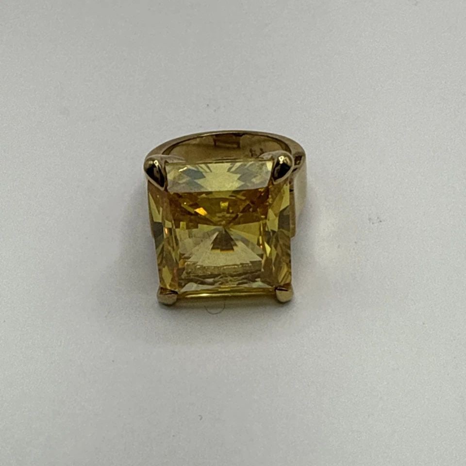STERLING SILVER/GOLD PLATED RING WITH LARGE YELLOW STONE SIZE 6 (1 of 1)