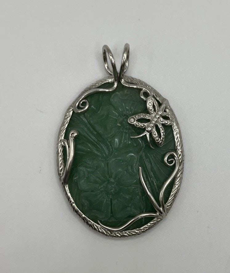 CHINESE FLORAL SOAPSTONE CARVING SET IN STERLING SILVER BEZEL W BUTTERFLY (1 of 1)