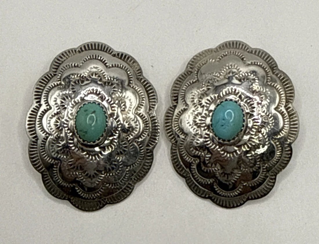 NATIVE AMREICAN NAVAJO STERLING SILVER TURQUOISE EARRINGS 13 GRAMS (1 of 2)