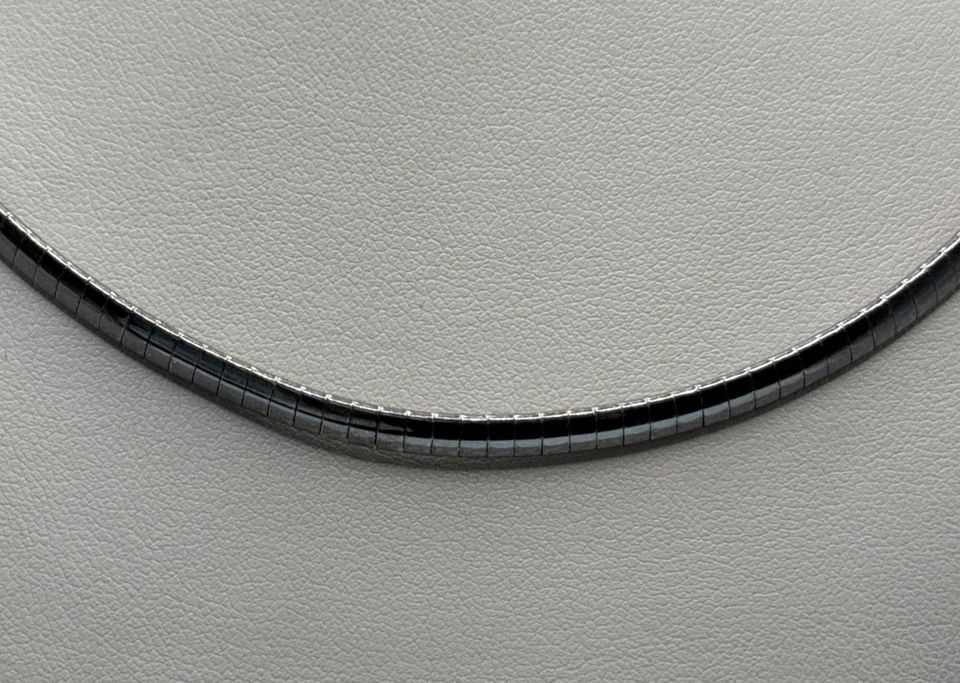 STERLING SILVER 16" SNAKE NECKLACE MADE IN ITALY: STERLING SILVER 16" SNAKE NECKLACE MADE IN ITALY This Sterling Silver 16" Snake Necklace is a stylish and elegant piece of fine jewelry made in Italy. The necklace features a sleek snake chain design,