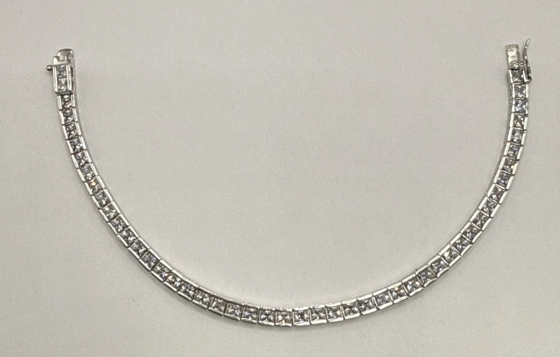 7.5" STERLING SILVER WITH COLORLESS STONES BRACELET 12.1 GAMS: 7.5" STERLING SILVER WITH COLORLESS STONES BRACELET 12.1 GAMS This 7.5" sterling silver bracelet features a classic tennis style design adorned with colorless stones. The bracelet is made of sterling 