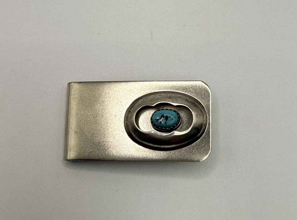 STERLING SILVER & TURQUOISE MONEY CLIP 17.5 GRAMS: STERLING SILVER & TURQUOISE MONEY CLIP 17.5 GRAMS This Sterling Silver & Turquoise Money Clip is a stylish and practical accessory for men. The money clip is crafted from high-quality sterling silver 