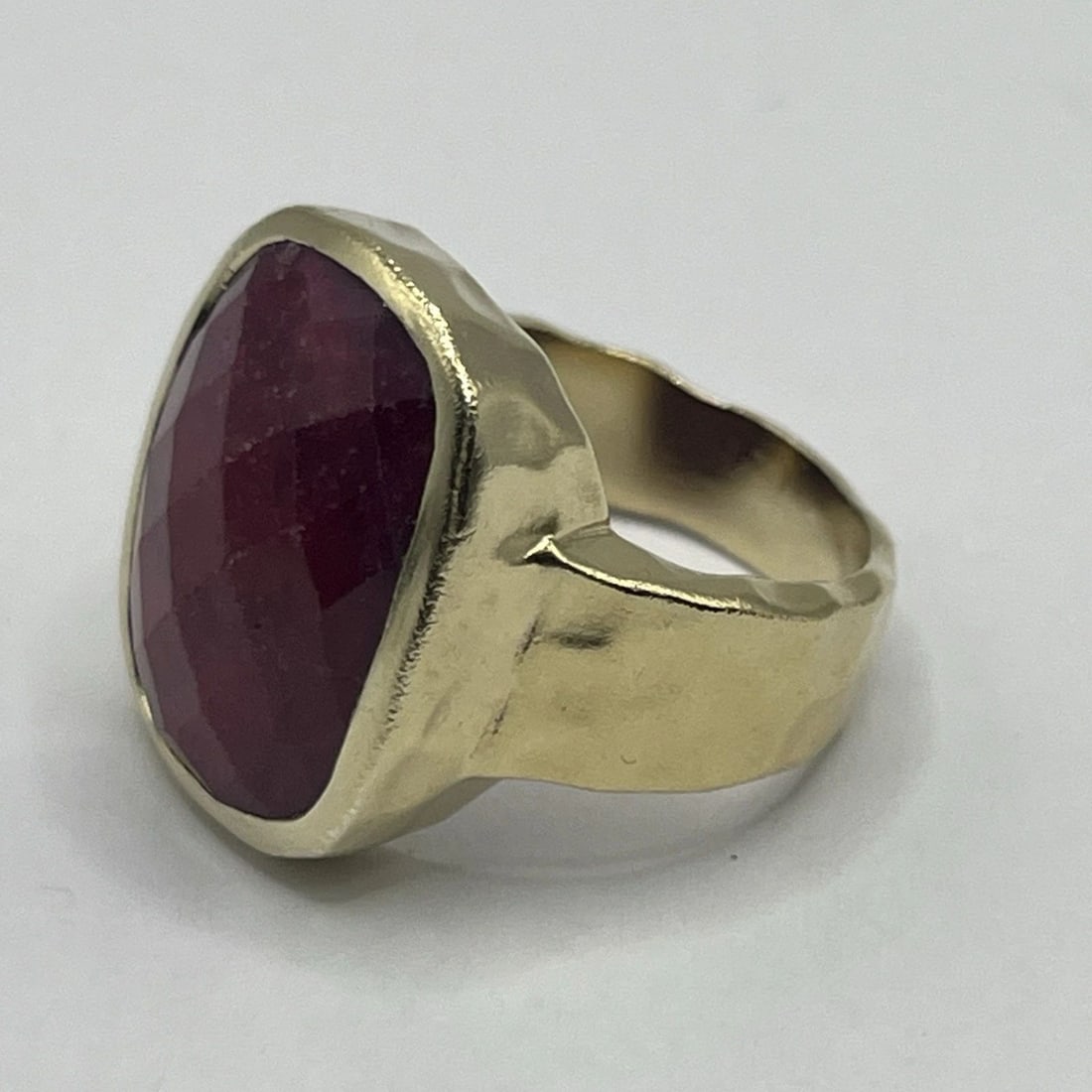 AHM GOLD COLORED STERLING SILVER RING SIZE 9 WITH WINE COLORED DOME STONE: AHM GOLD COLORED STERLING SILVER RING SIZE 9 WITH WINE COLORED DOME STONE AHM GOLD COLORED STERLING SILVER RING SIZE 9 WITH WINE COLORED DOME STONE The AHM Gold Colored Sterling Silver Ring is designe