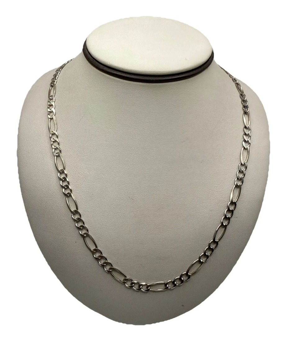 20" STERLING SILVER FIGARO CHAIN NECKLACE 15.9 GRAMS: 20" STERLING SILVER FIGARO CHAIN NECKLACE 15.9 GRAMS This 20" Sterling Silver Figaro Chain Necklace weighs 15.9 grams and is crafted with 925 sterling silver. The necklace features a classic chain sty