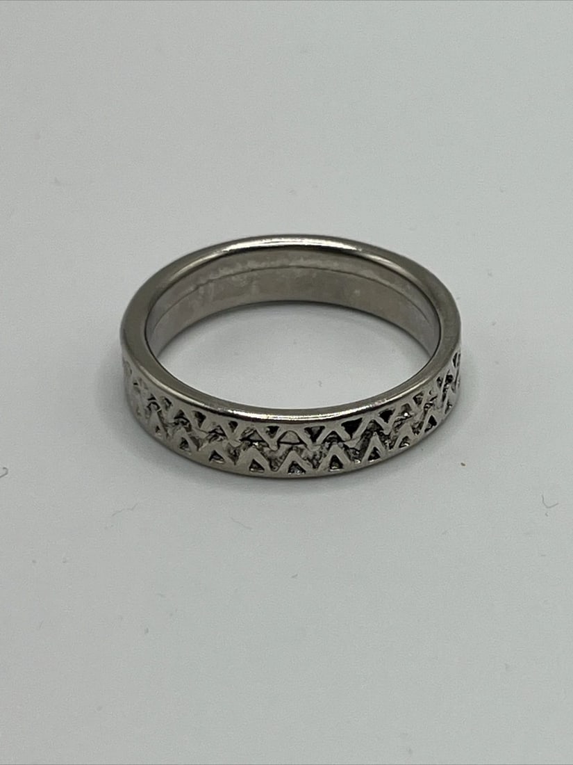 STERLING SILVER RING - BAND WITH DESIGNS SIZE 11.25 (1 of 1)