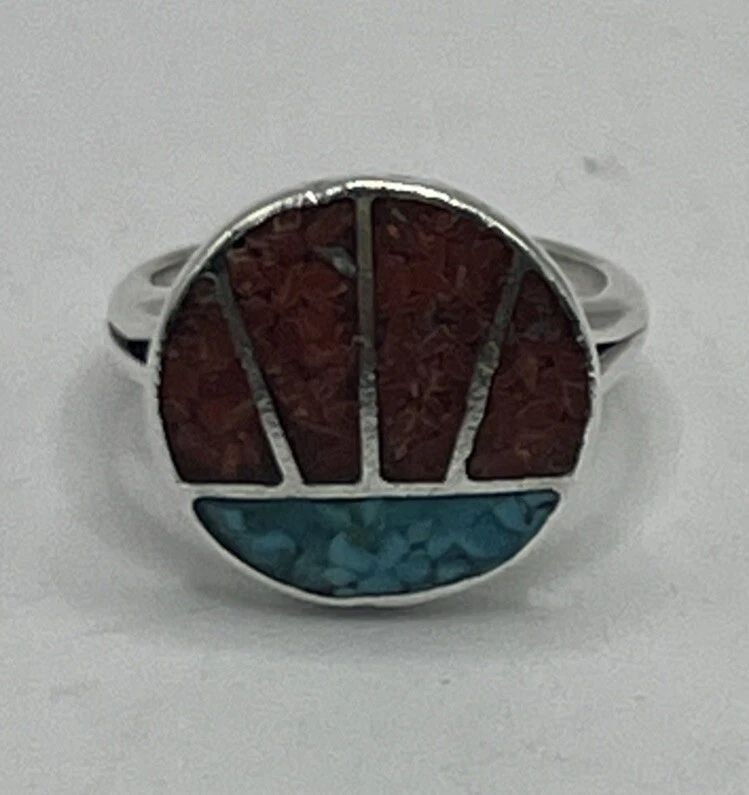 STERLING SILVER, TURQUOISE & CORAL CHIP RING SIZE 4.5: STERLING SILVER, TURQUOISE & CORAL CHIP RING SIZE 4.5 STERLING SILVER, TURQUOISE & CORAL CHIP RING SIZE 4.5 This Sterling Silver ring is adorned with chips of Turquoise and a vibrant Coral stone, crea