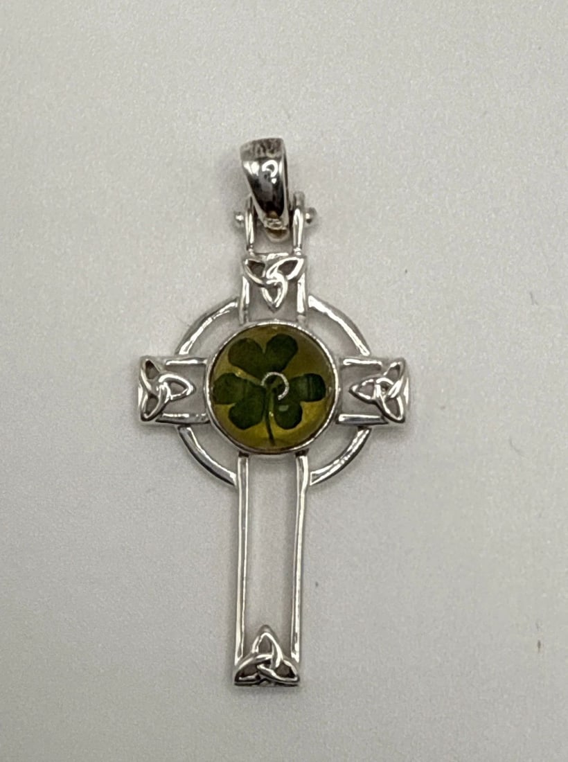 SILVER CROSS WITH CLOVER LEAF INSIDE (MADE IN IRELAND) 3.2 GRAMS: Silver Cross with Clover Leaf Inside (made in Ireland) 3.2 grams The Silver Cross with a Clover Leaf Inside, made in Ireland, holds a special significance for Christians. Crafted from sterling silver 
