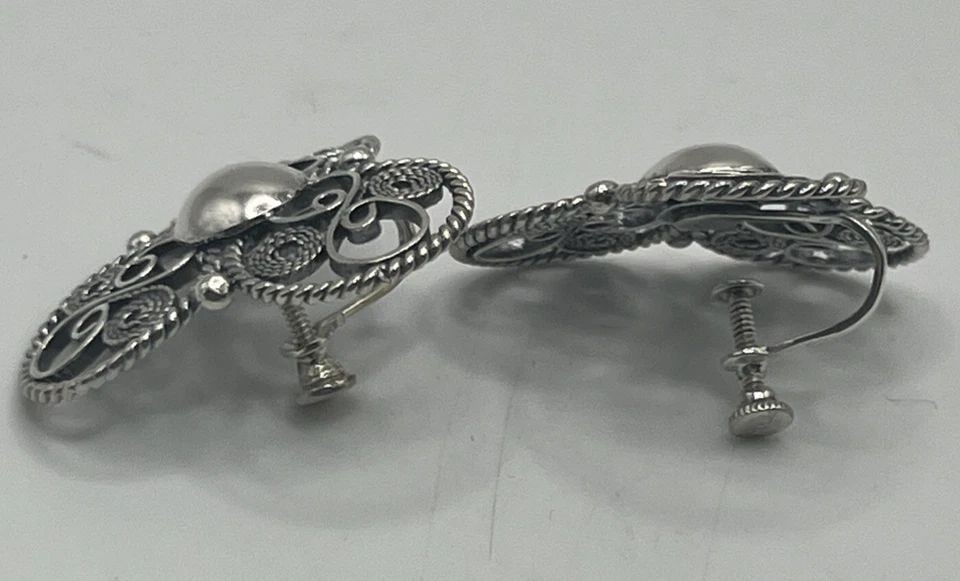 SCREW BACK STERLING SILVER FLOWER EARRINGS: SCREW BACK STERLING SILVER FLOWER EARRINGS SCREW BACK STERLING SILVER FLOWER EARRINGS These vintage Screw Back Sterling Silver Flower Earrings feature a statement design perfect for adding a touch of 
