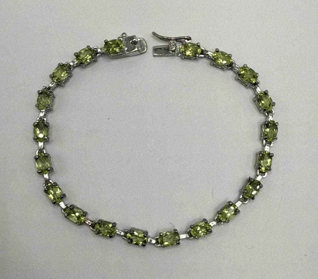 7.5" STERLING SILVER BRACELET WITH GREEN STONES (1 of 2)