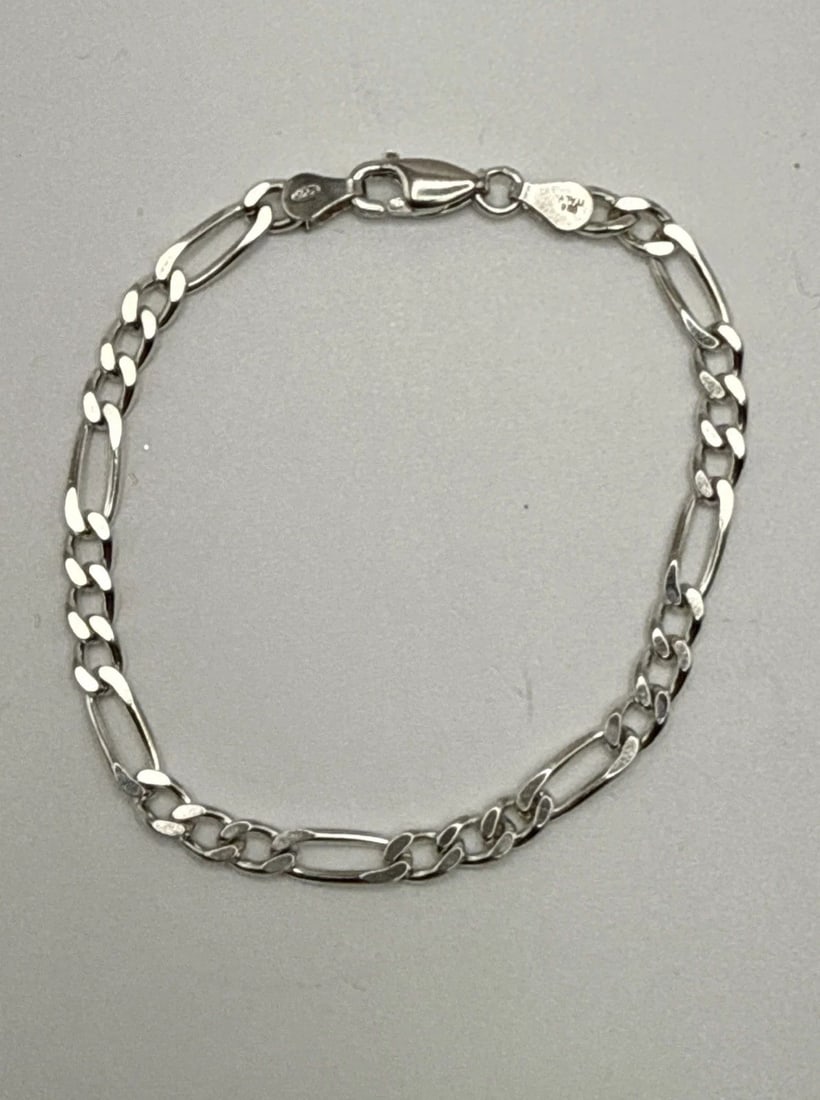 STERLING SILVER 6.5" FIGARO BRACELET 5.9 GRAMS: STERLING SILVER 6.5" FIGARO BRACELET 5.9 GRAMS The Sterling Silver 6.5" Figaro Bracelet is a sleek and elegant piece of fine jewelry. Made of 925 sterling silver, this chain bracelet features a classi