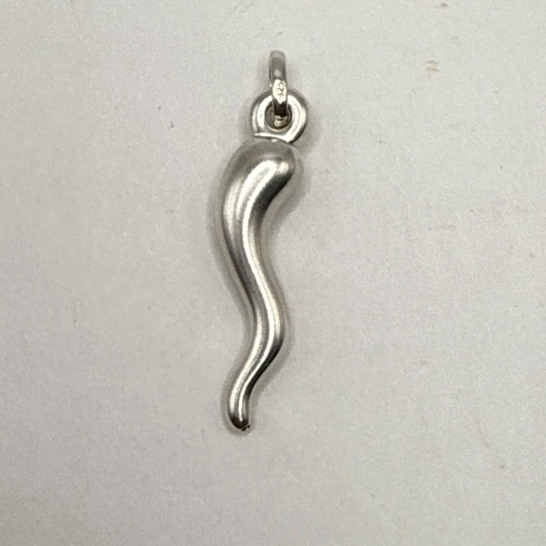 STERLING SILVER ITALIAN "CORNICELLO" HORN CHARM 2.0 GRAMS (1 of 2)