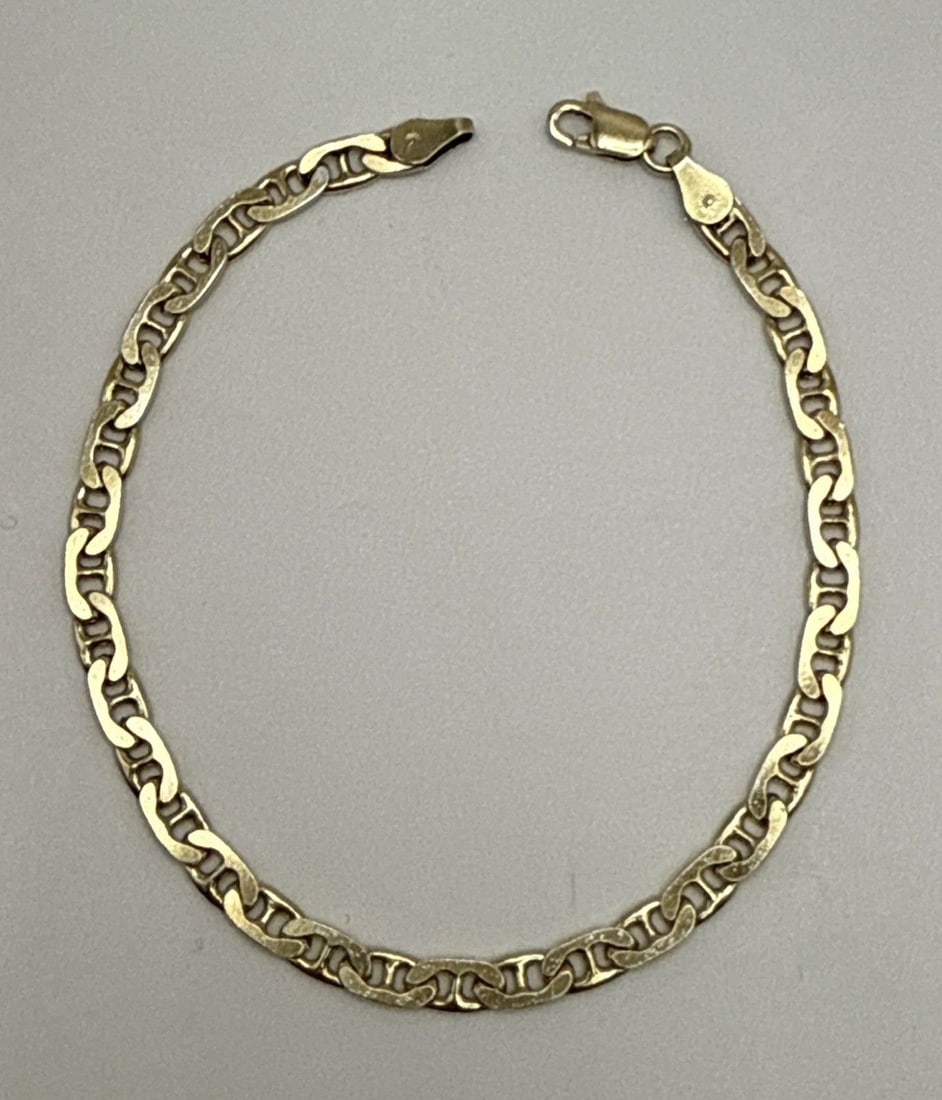 7.5" GOLD TONE STERLING SILVER BRACELET 6.7 GRAMS: 7.5" GOLD TONE STERLING SILVER BRACELET 6.7 GRAMS This 7.5" gold tone sterling silver bracelet weighs 6.7 grams and features a chain style design. The bracelet is made of 925 sterling silver and adorn