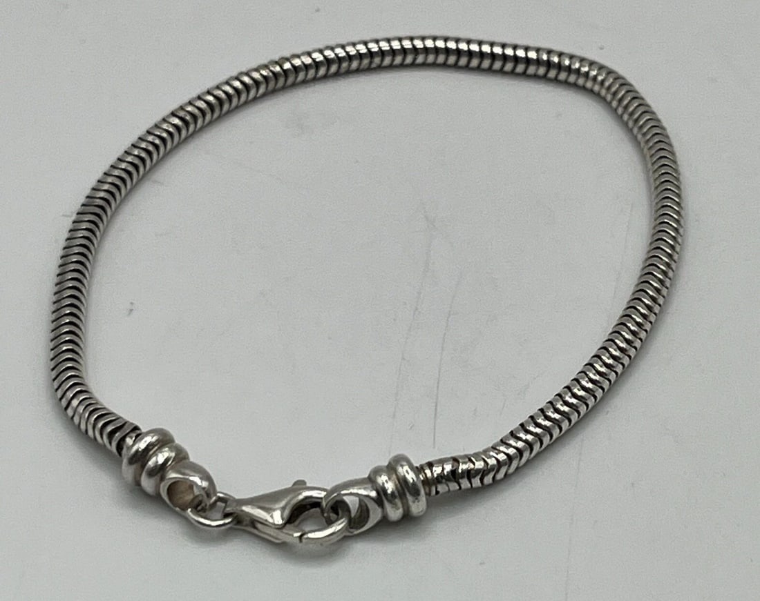 7.5" SNAKE LINK CHAIN BRACELET: 7.5" SNAKE LINK CHAIN BRACELET 7.5" SNAKE LINK CHAIN BRACELET Elevate your jewelry collection with this stunning 7.5-inch snake link chain bracelet. Crafted with 925 sterling silver, this piece exudes