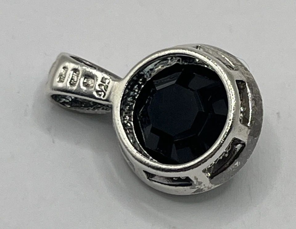 STERLING SILVER & BLACK ONYX PENDANT (1 of 1)