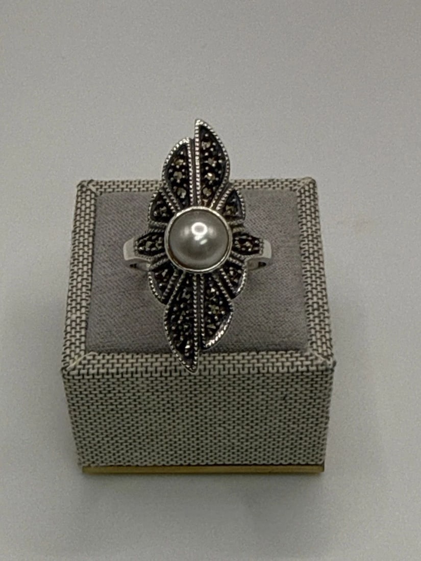 JUDITH JACK STERLING SILVER & FAUX PEARL/MARCASITE COCKTAIL RING SIZE 11 The Feather Edge butter (1 of 2)