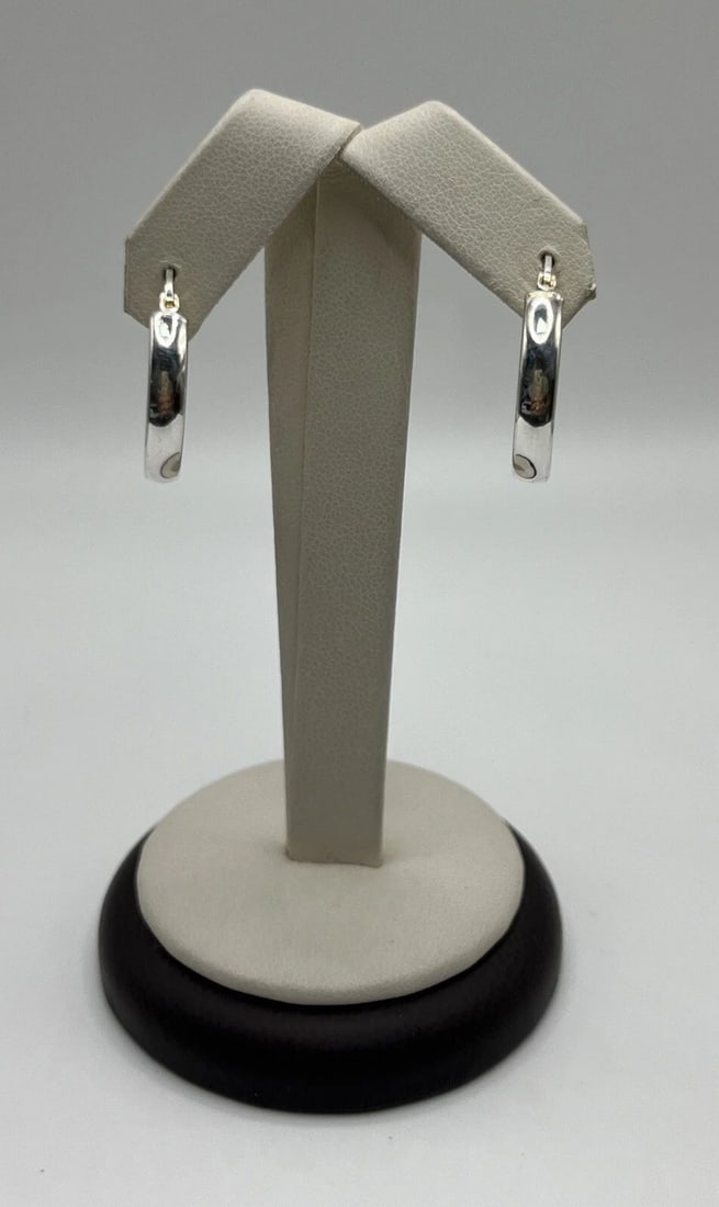 STERLING SILVER HOOP EARRINGS: STERLING SILVER HOOP EARRINGS STERLING SILVER HOOP EARRINGS Add a touch of elegance to your look with these beautiful Sterling Silver Hoop Earrings. Crafted with high-quality 925 Metal Purity, these e