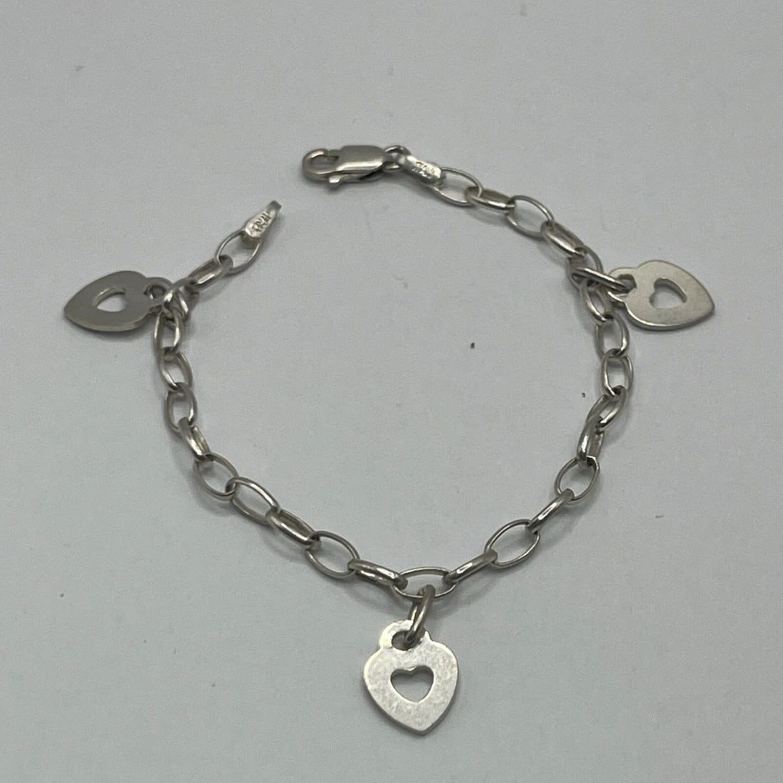 STERLING SILVER CHARM BRACELET WITH 3 HEARTS 6" (1 of 1)