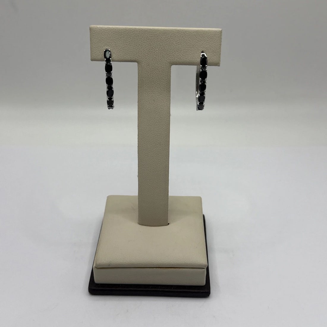 STERLING SILVER & BLACK STONE OVAL HOOP EARRINGS 5.4 GRAMS (1 of 2)