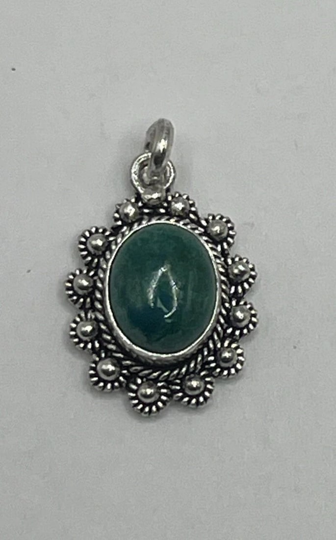 STERLING SILVER & GREEN STONE SMALL PENDANT 3.2 GRAMS (1 of 1)