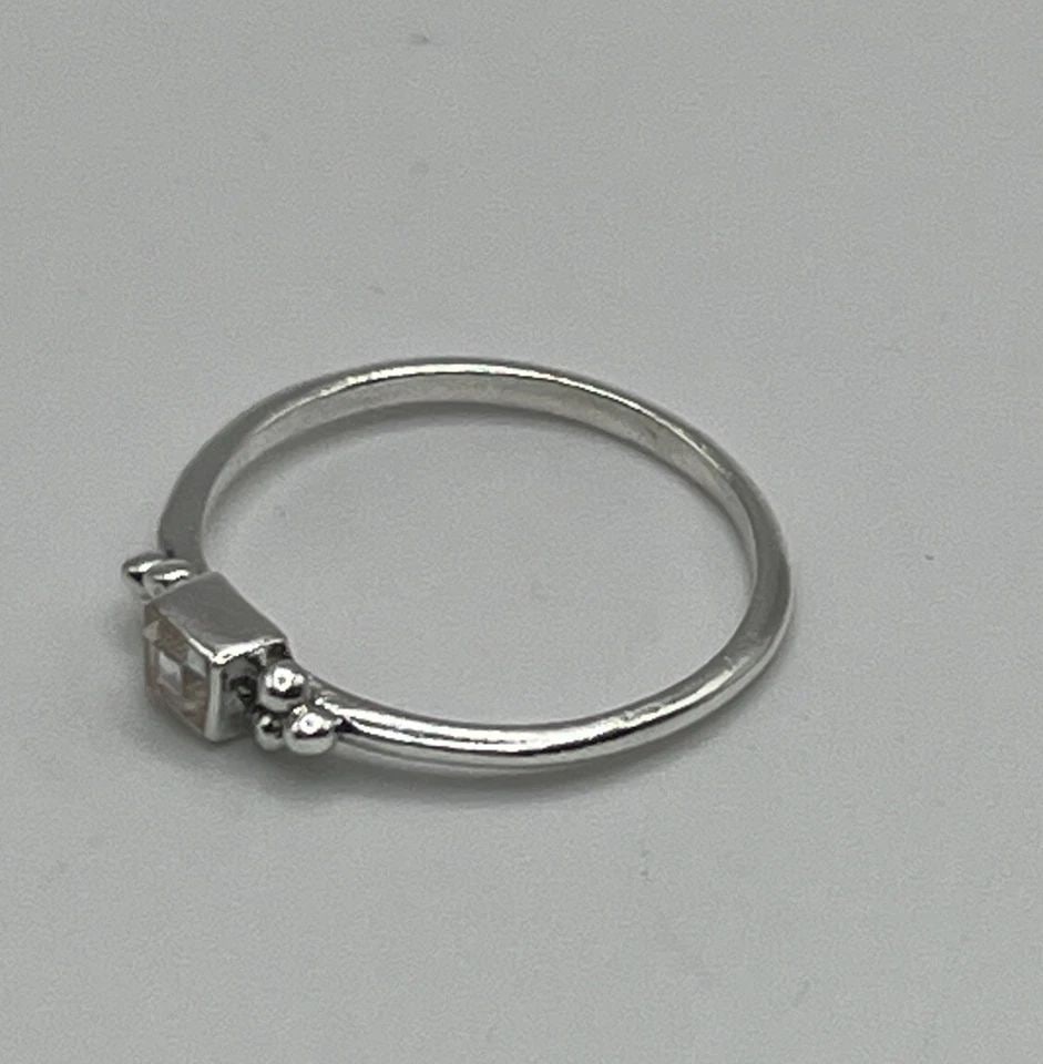 STERLING SILVER & COLORLESS STONE RING SIZE 7 (1 of 1)