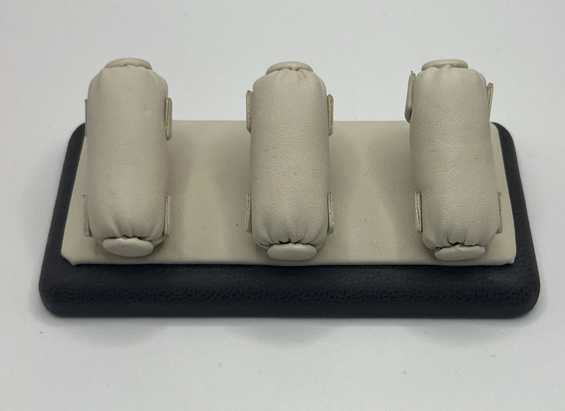 TRIPLE CUSHION RING DISPLAY UNIT (1 of 2)