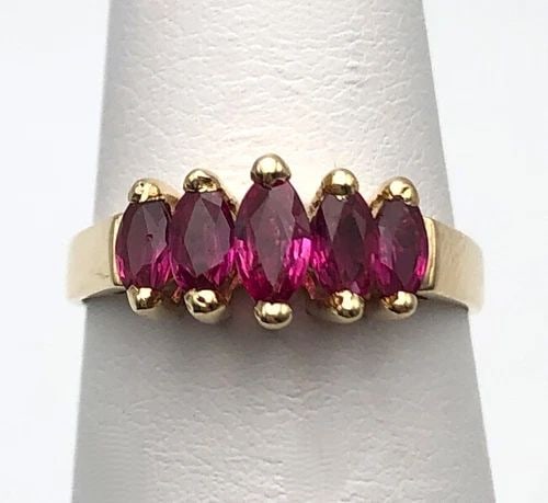 14K GOLD RING WITH FIVE MARQUISE CUT NATURAL RUBIES (SIZE 5.5) 2.4 GRAMS: 14K GOLD RING WITH FIVE MARQUISE CUT NATURAL RUBIES SIZE: 5.5 14k Gold Ring with five marquise cut Rubies Condition: Used, has been cleaned Material: 14k Yellow Gold Ring Size: 5.5 Weight: 2.4 grams T