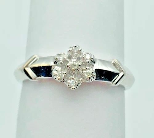 NEW 18K WHITE GOLD, SNOW FLAKE STYLE RING, 0.04CTW DIAMONDS (SIZE 6.75) 3 GRAM (1 of 2)