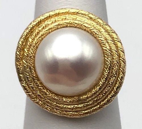 14K GOLD RING MADE IN ITALY WITH 12.5MM CULTURED PEARL (SIZE 7) 4.2 GRAMS: 14K MADE IN ITALY GOLD RING SET WITH 12.5MM CULTURED PEARL SIZE: 7 14k Made in Italy Gold Ring set with 12.5mm cultured Pearl Condition: Used, Head has some warping Material: 14k Yellow Gold, Made in 