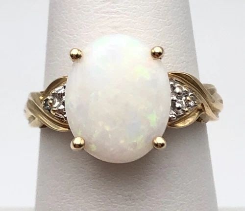10K GOLD RING WITH NATURAL WHITE OPAL AND 0.01CTW DIAMONDS (SIZE 7) 3.3 GRAM (1 of 2)