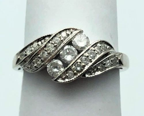 10K WHITE GOLD WAVE STYLE RING WITH 0.65CTW DIAMONDS (SIZE 7) 2.8 GRAM (1 of 2)