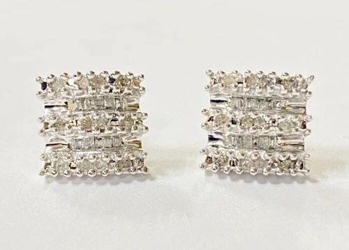 10K WHITE GOLD SQUARE EARRINGS WITH 0.50CTW NATURAL DIAMONDS 3.6 GRAMS: 10K WHITE GOLD SQUARE EARRINGS WITH 1/2CTS DIAMONDS 10k White Gold Square Earrings with 1/2CTS Diamonds You are bidding on a new with tags 10k White Gold Square Earrings with 1/2CTS Diamonds. The earr