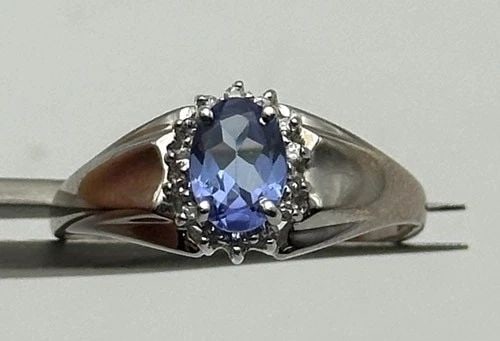 14K WHITE GOLD RING WITH OVAL TANZANITE AND 0.14CTW DIAMONDS (SIZE: 9) 2.7 GRAMS (1 of 2)