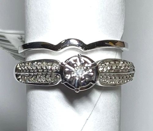 NEW 10K WHITE GOLD WEDDING SET WITH 0.20CTW DIAMONDS (SIZE 6.5) 4.4 GRAM: WOMEN'S 10K WHITE GOLD WEDDING RING SET WITH 0.20CT DIAMONDS (SIZE 6.5) Women's 10k White Gold Wedding Ring Set with 0.20CT Diamonds (Size 6.5) You are bidding on a new with tags Women's 10k White Gol
