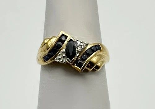 14K GOLD RING WITH NATURAL SAPPHIRES AND 0.06CTW DIAMONDS (SIZE 7) 3.1 GRAM (1 of 2)