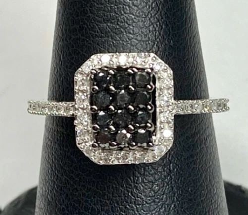 NEW 10K WHITE GOLD RING WITH 0.50CTS BLACK & WHITE DIAMONDS (SIZE 6.75) 2.5 GRAM: WOMEN'S 10K WHITE GOLD RING WITH BLACK AND COLORLESS DIAMONDS NEW 10k White Gold Ring with Black and Colorless Diamonds NEW You are bidding on a new with defects 10k White Gold Ring with Black and Col