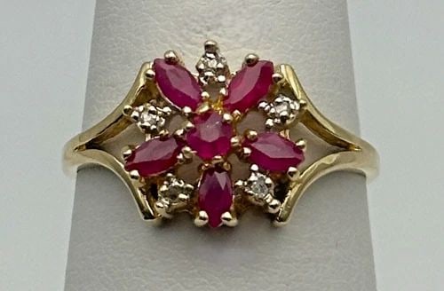 10K GOLD RING WITH 0.55CTW RUBIES AND 0.05CTW DIAMONDS (SIZE 8) 2.7 GRAMS (1 of 2)