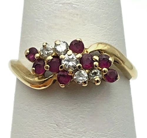 14K GOLD CLUSTER RING WITH NATURAL RUBIES AND DIAMONDS (SIZE 7) 2.6 GRAM: 14K GOLD CLUSTER RING WITH NATURAL RUBIES AND 0.14CTS OF DIAMONDS SIZE: 7 14k Gold Ring Cluster with natural Rubies and 0.14cts of Diamonds Condition: Used, has been inspected Material: 14k Yellow Gol