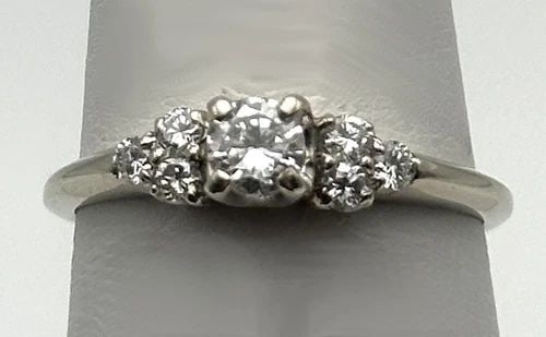14K WHITE GOLD ENGAGEMENT RING WITH 0.44CTS NATURAL DIAMONDS (SIZE: 7.25) 2.5 GR: 14K WHITE GOLD ENGAGEMENT STYLE RING WITH 0.44CTS NATURAL DIAMONDS SIZE: 7.25 14k White Gold Engagement style Ring with 0.44cts of Diamonds Condition: Used, has been cleaned Material: 14k White Gold R