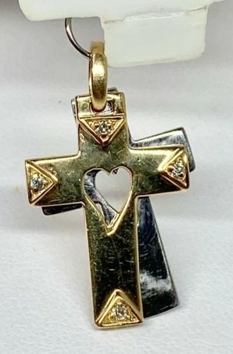 14K WHITE/YELLOW GOLD DOUBLE CROSS PENDANT WITH HEART CUT OUT AND DIAMONDS 3G: 14K WHITE/YELLOW GOLD DOUBLE CROSS PENDANT WITH HEART CUT OUT AND DIAMONDS 14k White/Yellow Gold Double Cross Pendant with Heart Cut Out and Diamonds You are bidding on a new with defects 14k White/Ye