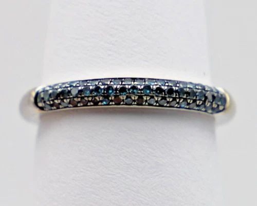 14K WHITE GOLD BAND/RING WITH 3 ROWS OF 0.28CT BLUE DIAMONDS (SIZE 6.75) 2.4G (1 of 2)