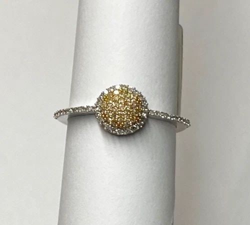 NEW 14K WHITE GOLD ROUND HEAD RING WITH 0.25CTW DIAMONDS (SIZE 6.5) 2.4 GRAM: WOMEN'S 14K WHITE GOLD RING WITH 0.25CT DIAMONDS NEW (SIZE 6.5) Women's 14K White Gold Ring with 0.25CT Diamonds NEW (Size 6.5) You are bidding on a new with defects Women's 14K White Gold Ring with D