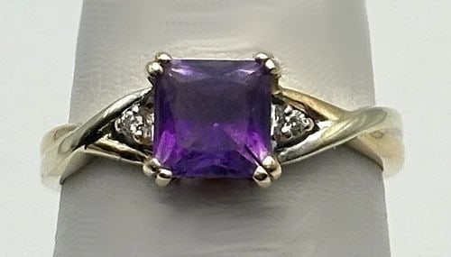 14K TWO TONE GOLD RING WITH AMETHYST AND 0.02CTW DIAMONDS (SIZE 6.5) 2.6 GRAMS (1 of 2)