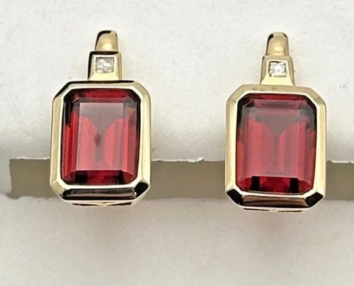 ROSS SIMONS 14K YELLOW GOLD EARRINGS WITH GARNETS AND 0.04CTS DIAMONDS 3.1 GRAMS (1 of 2)
