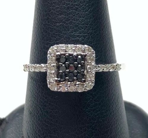 NEW 10K WHITE GOLD SQUARE RING, BLACK AND WHITE DIAMONDS (SIZE 7.25) 2.6 GRAM: WOMEN'S 10K WHITE GOLD RING WITH BLACK AND WHITE DIAMONDS NEW Women's 10k White Gold Ring with Black and White Diamonds, NEW You are bidding on a new with defects Women's 10k White Gold Ring with Blac