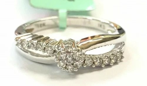 NEW 10K WHITE GOLD RING INFINITY STYLE, 0.25CTW DIAMONDS (SIZE 6.75) 2.9 GRAM: 10K WHITE GOLD RING WITH DIAMONDS (SIZE: 6.75) 10k White Gold Ring with Diamonds You are bidding on a 10k White Gold Ring with Diamonds. The Ring is brand new with original tag, but has some minor mar